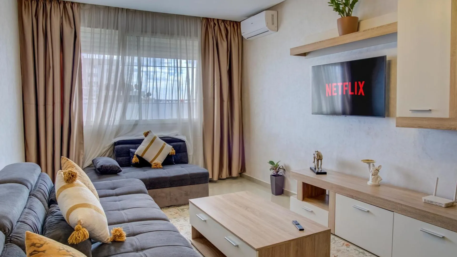Holiday Apartement With Pool أغادير شقة